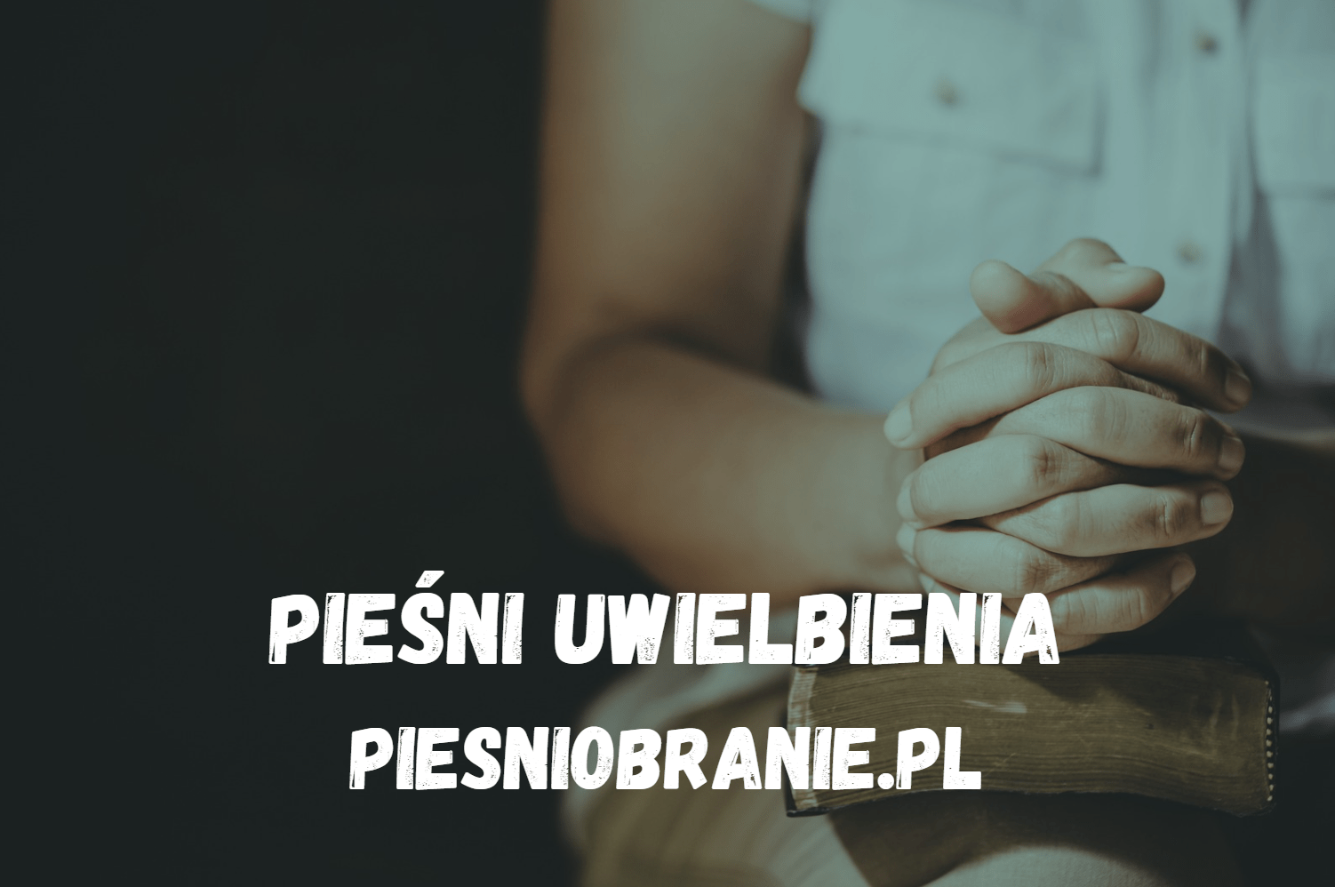 kobieta_modlaca_sie_do_piesni_uwielbienia_jpg